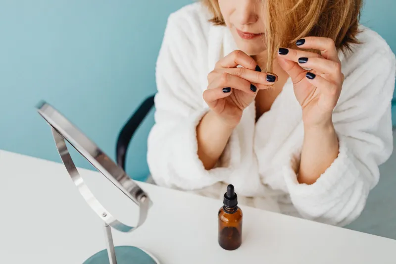 Lire sa peau comme un journal intime : ajuster sa routine aromatique selon ses signaux émotionnels